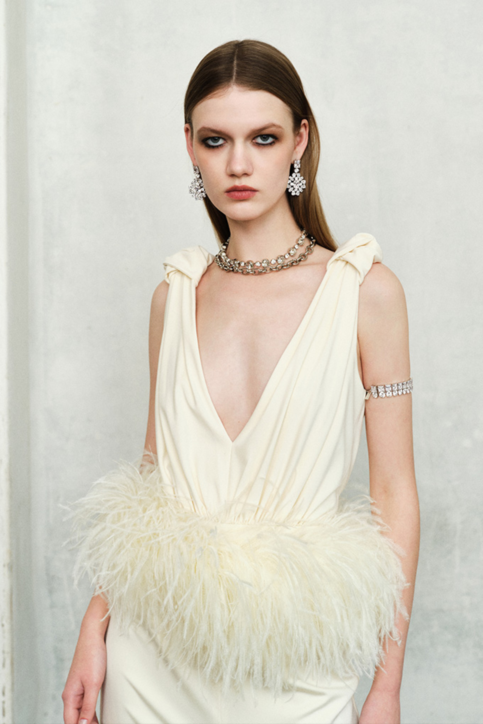 羽毛饰V领连衣裙