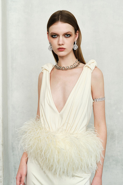 羽毛饰V领连衣裙