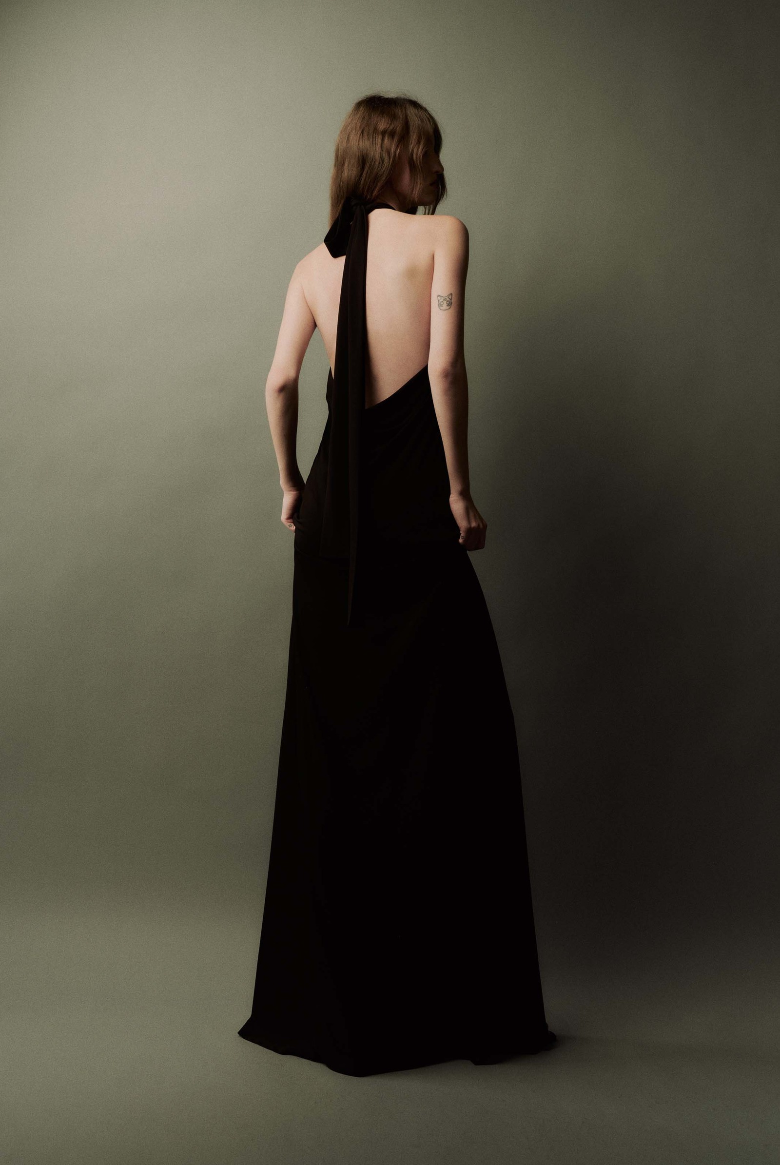 挂脖针织连衣裙