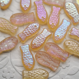 浅蜜桃橘色透感幻彩色~小鱼菓可爱小鱼干常规尺寸捷克珠玻璃琉璃珠 14X7MM