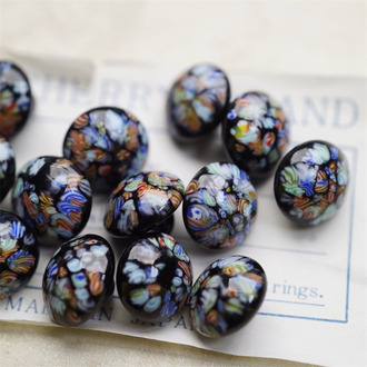 黑底经典千花花纹~日本进口复古手工手造中古玻璃琉璃纽扣  侧孔可串珠