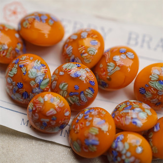 橘色底经典千花花纹~日本进口复古手工手造中古玻璃琉璃纽扣  侧孔可串珠