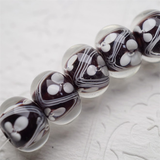 【样品】透明层经典黑白搭配气泡三瓣花~手造精致扁圆珠日本进口中古古董灯工玻璃琉璃珠 9X13MM
