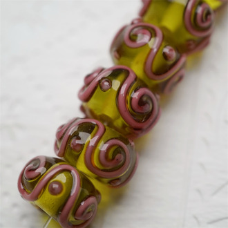 【样品】透橄榄绿撞色粉色经典巴洛克花纹~手造精致扁圆珠日本进口中古古董灯工玻璃琉璃珠 9X13MM