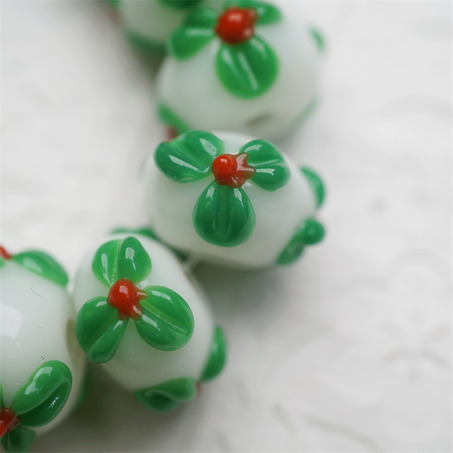 【样品】圣诞白底红绿花色~手造精致扁圆珠日本进口中古古董灯工玻璃琉璃珠 9X16MM