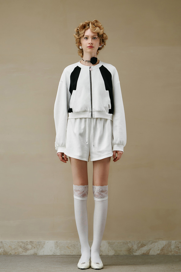 蕾丝边条松紧腰短裤