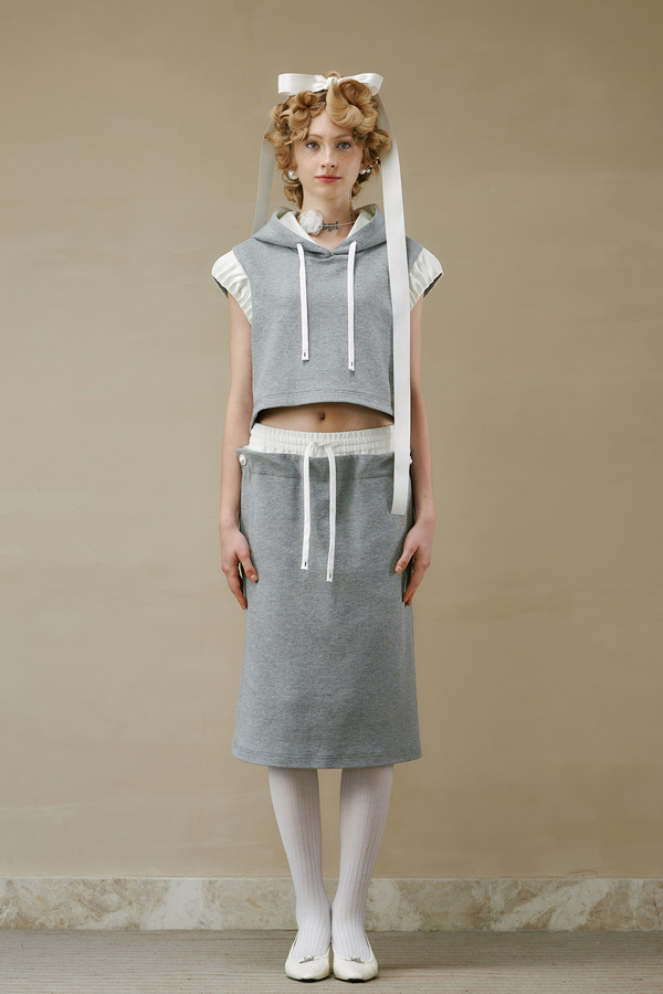 捏褶袖连帽背心