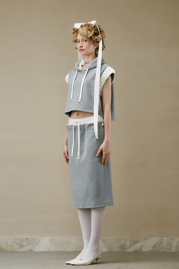 捏褶袖连帽背心