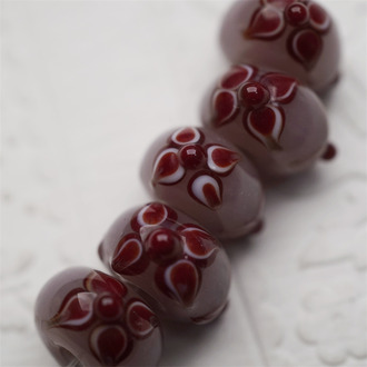 【样品】稀有圣诞铃铛花形酒红色豆沙色底~手造精致扁圆珠日本进口中古古董灯工玻璃琉璃珠 8X15MM