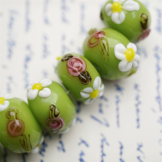 法式田园花朵奶油绿花花~手造精致扁圆珠日本进口灯工玻璃琉璃珠 9X14MM
