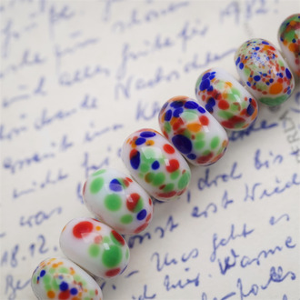 【升级版】白底溪谷繁花水彩风~扁圆形百搭算盘珠日本进口灯工玻璃琉璃珠 尺寸约7X11MM