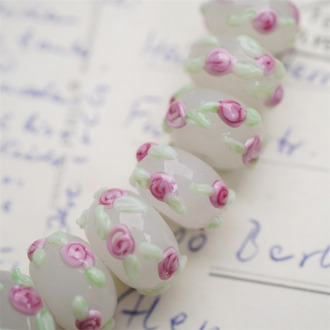 可爱奶油色碎花粉花朵婚礼蛋糕花嫁花柄配色~手造精致扁圆珠日本进口灯工玻璃琉璃珠 9X15MM