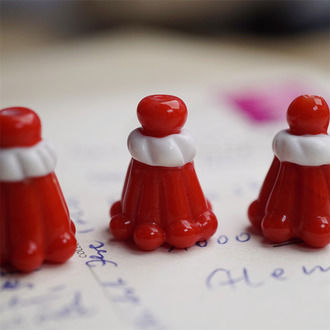 超可爱！樱桃奶油布丁~手造半孔布丁甜品喫茶店趣味日本进口灯工玻璃琉璃珠 尺寸约14X19MM