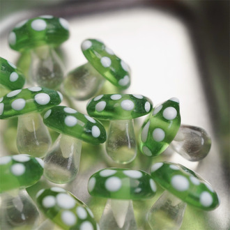 透浅绿白波点小蘑菇迷你款吊坠~手造半孔彩绘蘑菇珠日本进口灯工玻璃琉璃珠 尺寸约12MM