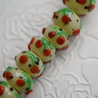 樱桃花纹芝士黄色底波点~扁圆形百搭算盘珠日本进口灯工玻璃琉璃珠 尺寸14X9MM