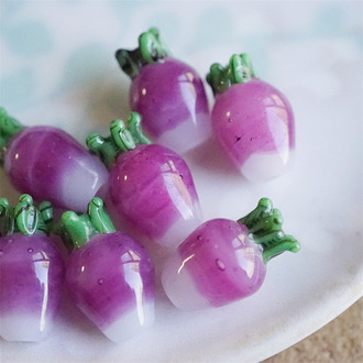 可爱水萝卜渐变粉紫色~手造直孔可爱蔬果水萝卜水果日本进口灯工玻璃琉璃珠 尺寸约14X18MM