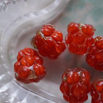 圣诞款透感红色莓果~手造可爱大号树莓莓果直孔日本进口灯工玻璃琉璃珠 尺寸约15.5X13MM