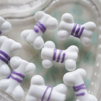 可爱趣味Y2K紫线缠绕狗骨头~手造直孔可爱骨头珠日本进口灯工玻璃琉璃珠 尺寸约17X13MM