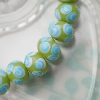 【样品】绿色底蓝色圈圈波点~手造精致扁圆珠日本进口中古古董灯工玻璃琉璃珠 8X10MM