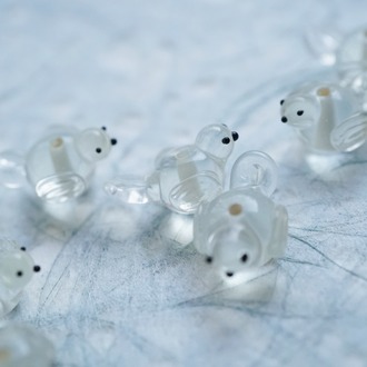 透明色轻盈感小众~手造精致小鸟知更鸟日本进口灯工玻璃琉璃珠 尺寸约22X10MM