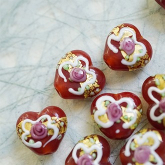 复古深红底色~奶油婚礼蛋糕立体桃心爱心日本进口中古古董灯工玻璃琉璃珠 尺寸约14X15MM