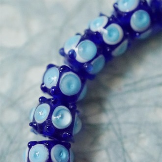深蓝底浮游水滴浅蓝气泡色~手造精致扁圆珠日本进口中古古董灯工玻璃琉璃珠 9X13MM