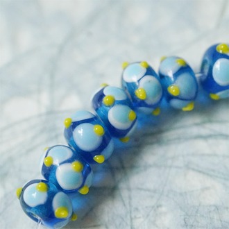 蓝黄撞色可爱花瓣立体波点~手造精致扁圆珠日本进口中古古董灯工玻璃琉璃珠 7X12MM