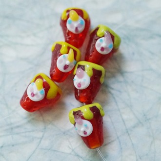 丑萌可爱Y2K风格草莓宝宝~手造可爱小草莓直孔日本进口灯工玻璃琉璃珠 尺寸14MM