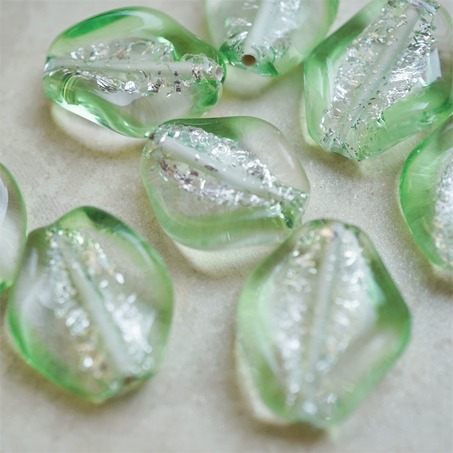 透感稀有青草绿边银箔菱形~手造立体扭扭日本进口中古古董灯工玻璃琉璃珠 约18X24MM-2
