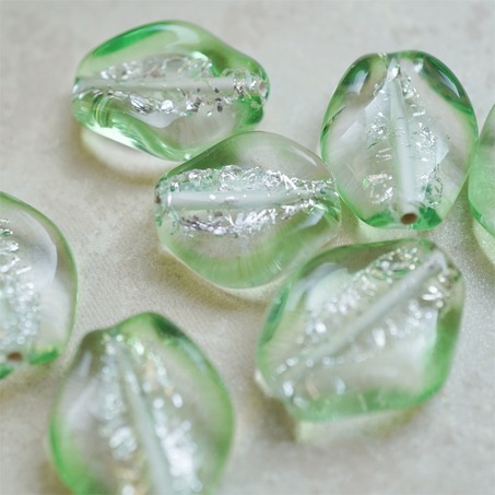 透感稀有青草绿边银箔菱形~手造立体扭扭日本进口中古古董灯工玻璃琉璃珠 约18X24MM-1