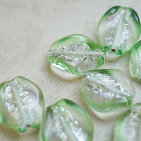 透感稀有青草绿边银箔菱形~手造立体扭扭日本进口中古古董灯工玻璃琉璃珠 约18X24MM-3
