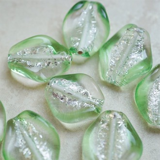 透感稀有青草绿边银箔菱形~手造立体扭扭日本进口中古古董灯工玻璃琉璃珠 约18X24MM