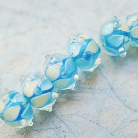 【样品】清透蓝绿色系花瓣立体露水波点透明感~手造精致扁圆珠日本进口中古古董灯工玻璃琉璃珠 9X13MM