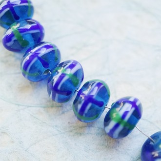 【样品】撞色复古蓝绿格纹线条~手造精致扁圆珠日本进口中古古董灯工玻璃琉璃珠 8X13MM