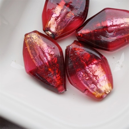 银箔火彩光泽感玫瑰粉渐变双色琉璃~手造精致菱形珠日本进口中古古董灯工玻璃琉璃珠 18X29MM-2