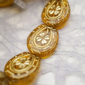 透琥珀色描金色~趣味马蹄铁形四叶草花纹捷克珠玻璃琉璃珠 21X18MM