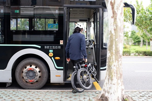 轻快之下的平衡艺术 2025大行 Archer P8 折叠车评测