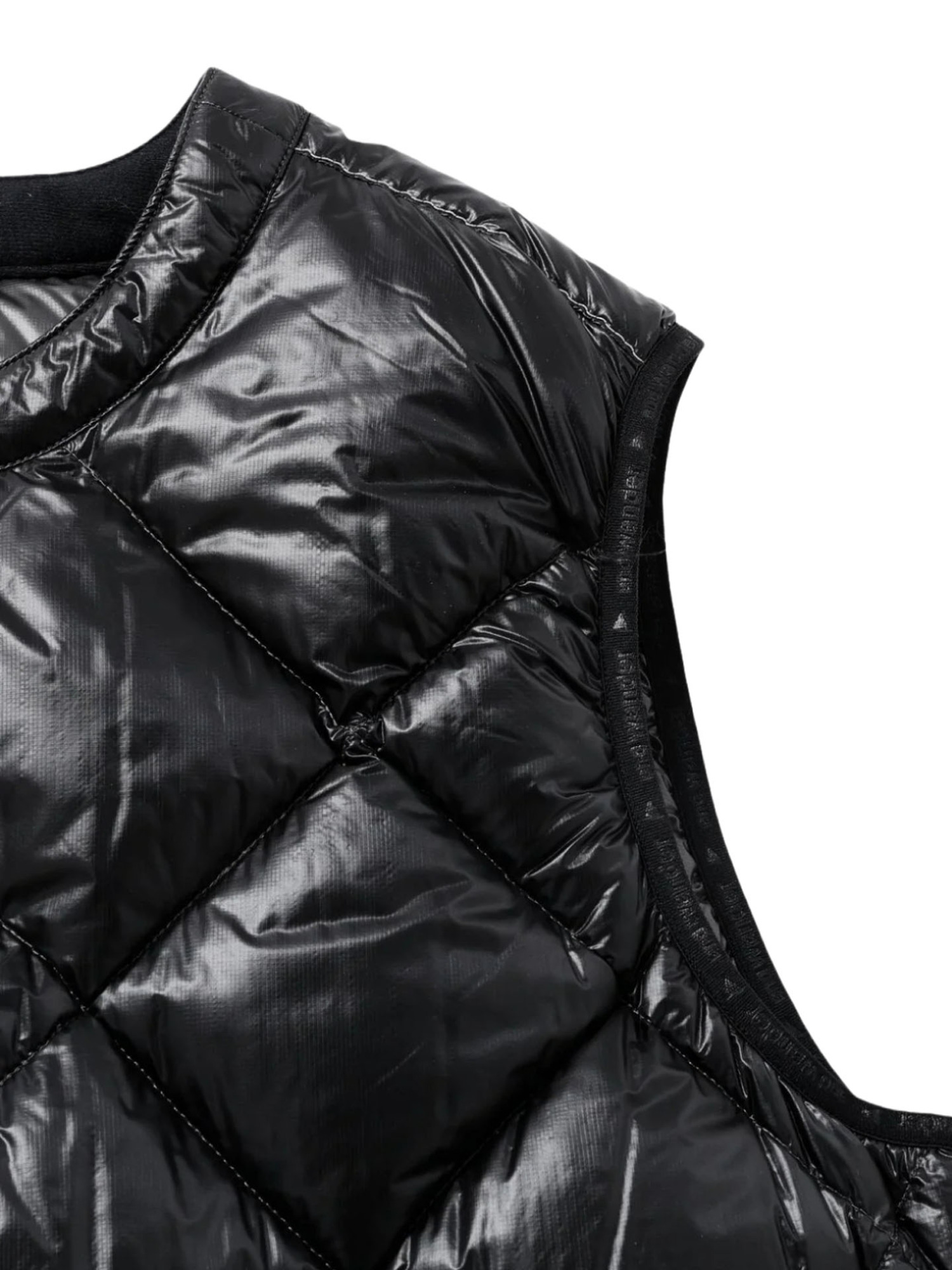 and wander 25FW diamond stitch down vest 2-5