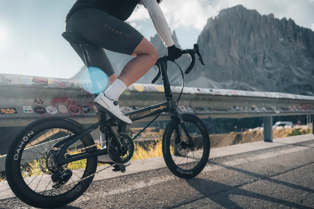 双项金奖 “碳”为观止，大行PC24折叠超跑