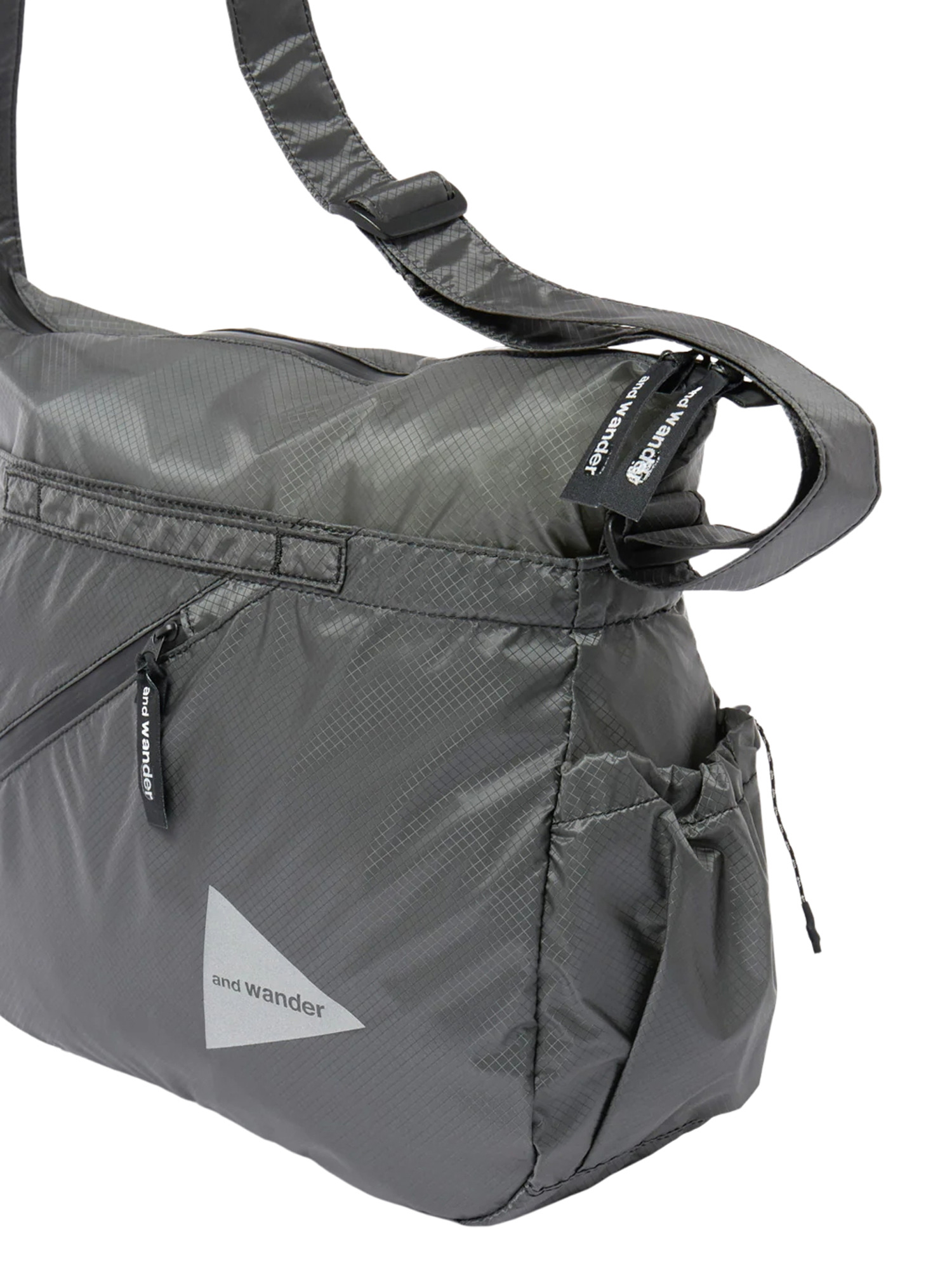 and wander 26SS sil shoulder bag-4