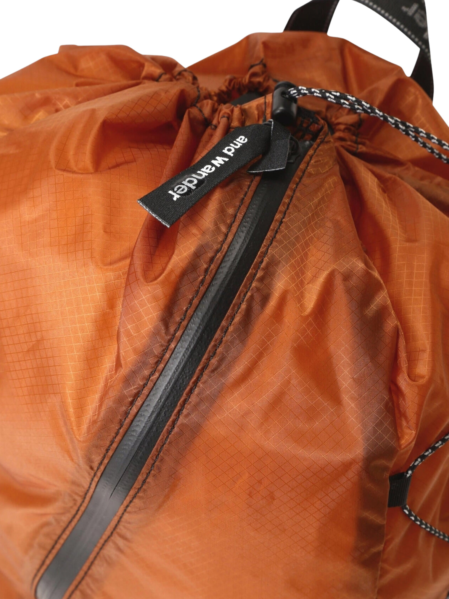 and wander 26SS sil daypack-3